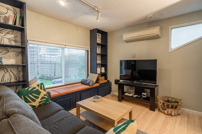 Building Photo - 4106 NE Senate St