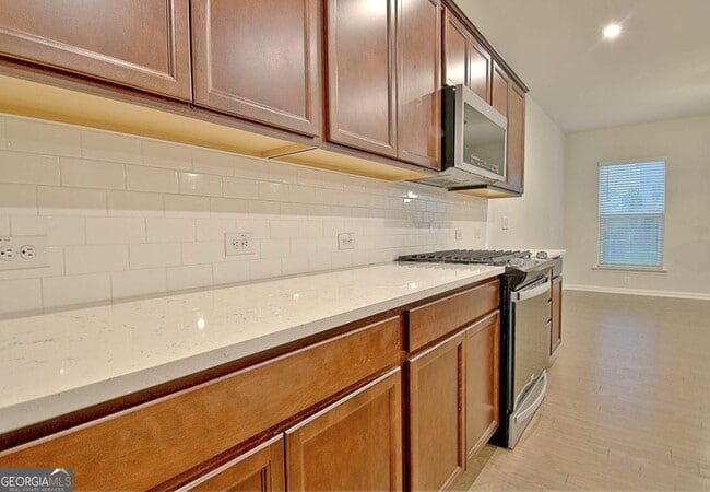 Building Photo - 504 Albertson Ave