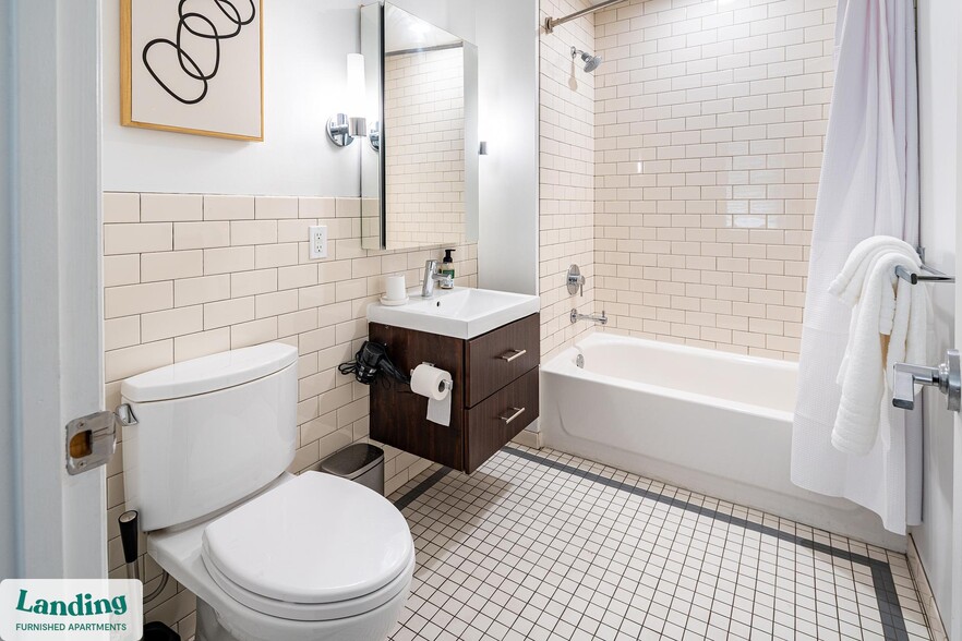 Building Photo - 933 McGee St