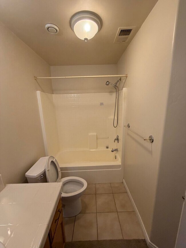 Building Photo - Take a look at this Gorgeous NW Bakersfield Home