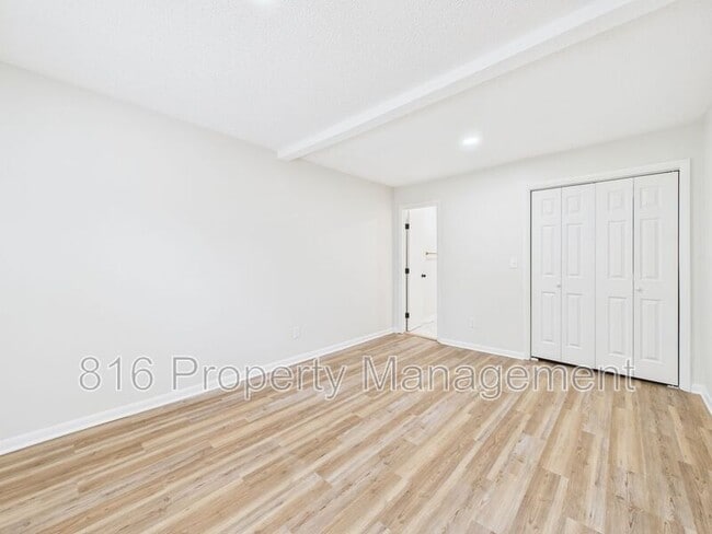 Building Photo - 8215 Ruskin Way