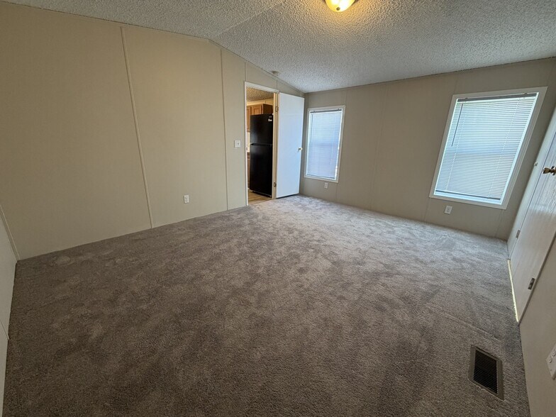 Building Photo - 38010 St Tropez Dr