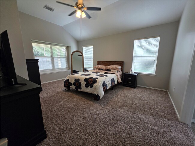 Building Photo - 2108 Goldfinch Ln