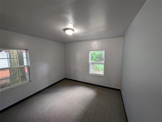 Building Photo - 908 NE 31st St