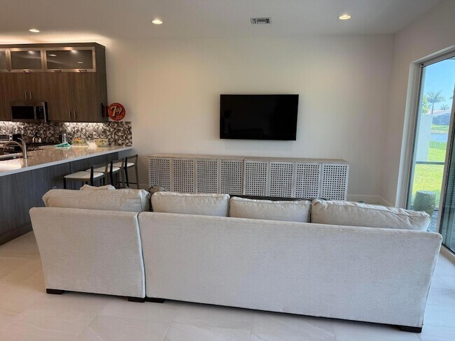 Building Photo - 12597 Vincenza Way