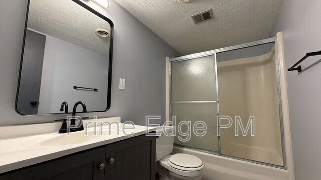 Building Photo - 2343 B St