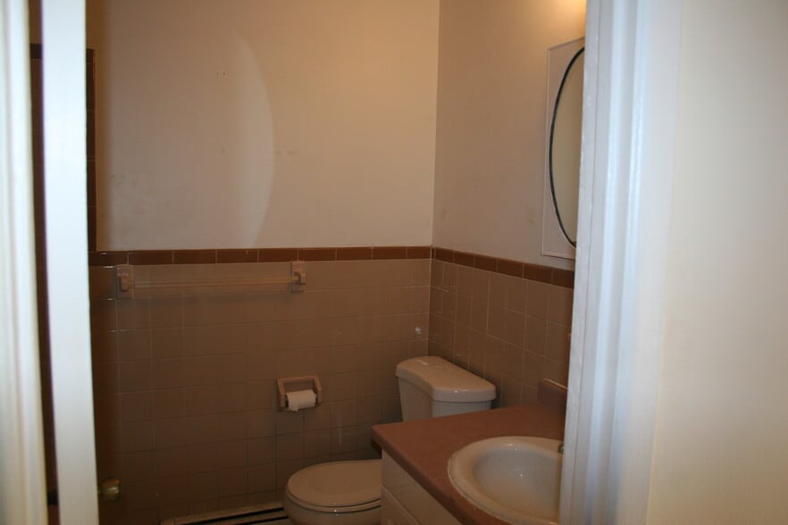 Building Photo - 31-48 48th St