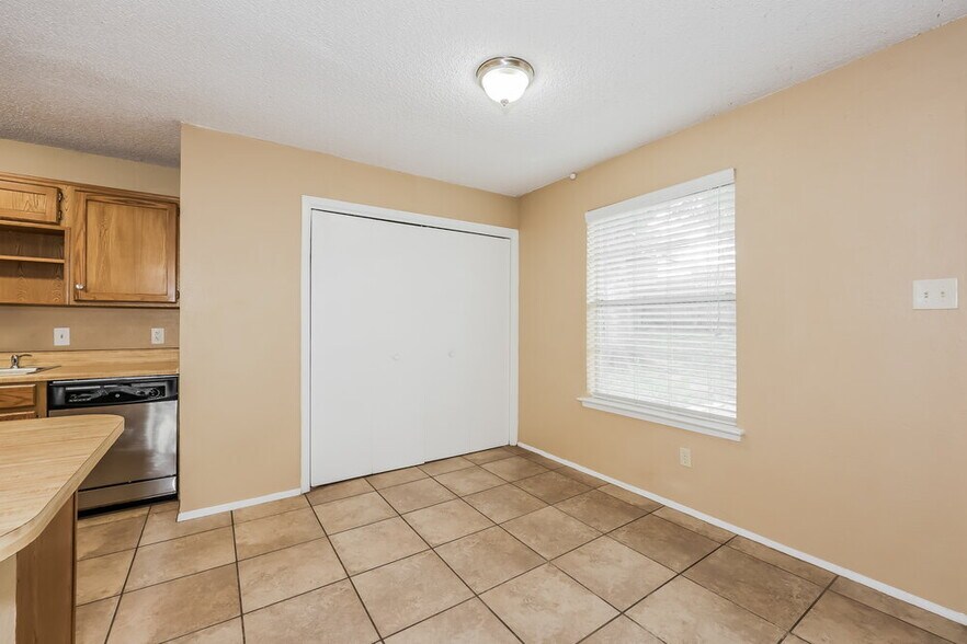 Building Photo - 6109 Springwood Dr