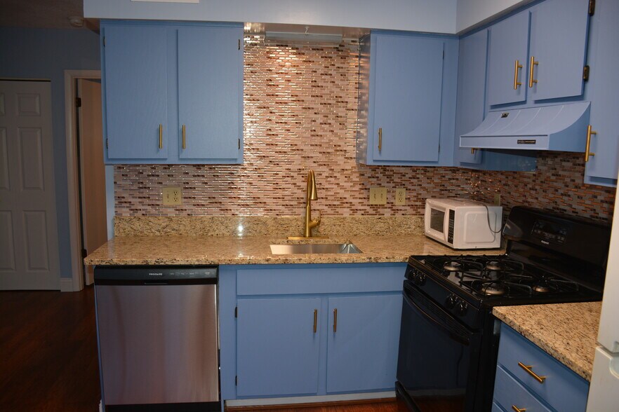 Building Photo - 3267 Niagara Sq