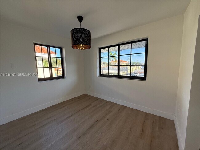 Building Photo - 1716 SW 11th St