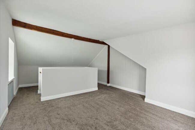 Building Photo - Beautiful 3 bedroom, 1.5 bath twin home in Conshohocken Available for Rent!