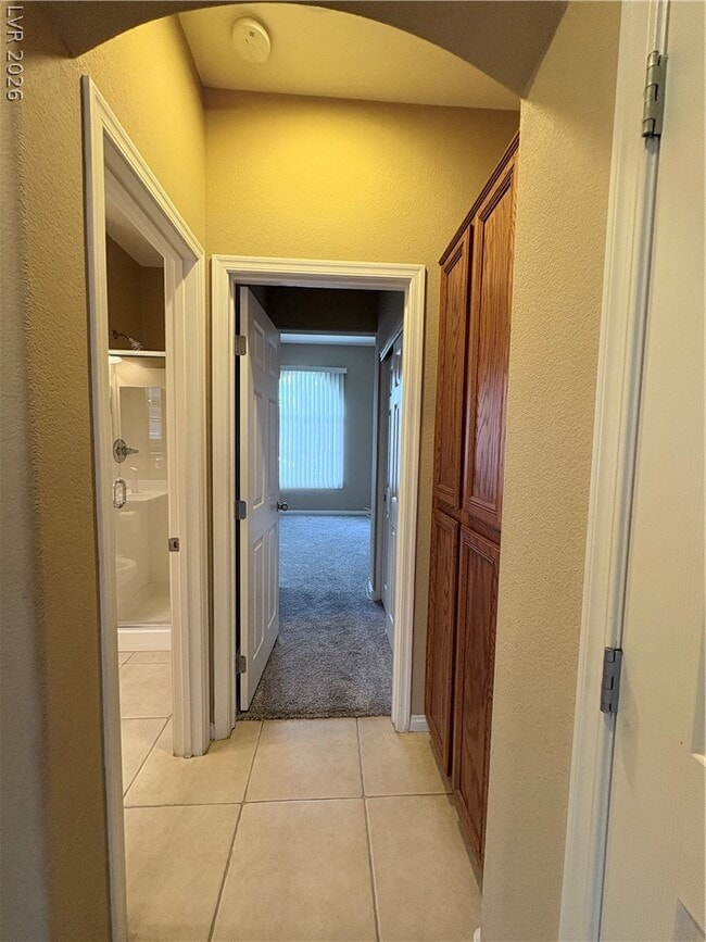 Building Photo - 5014 Golden Antelope Way
