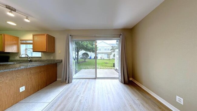 Building Photo - 8006 Thoroughbred Loop