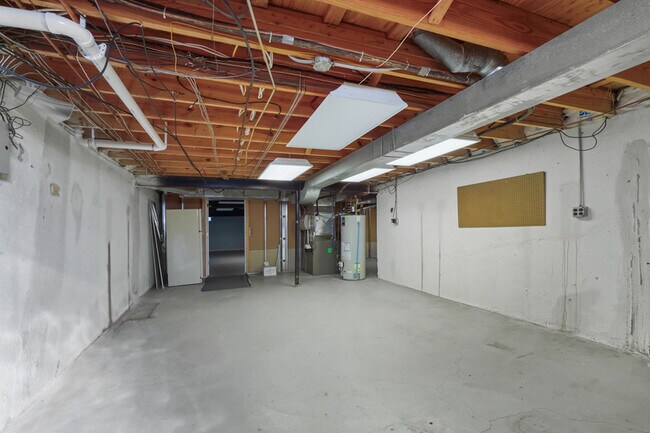 Building Photo - 3072 Brewster Ct