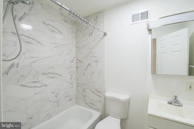 Building Photo - 1324 S 31st St