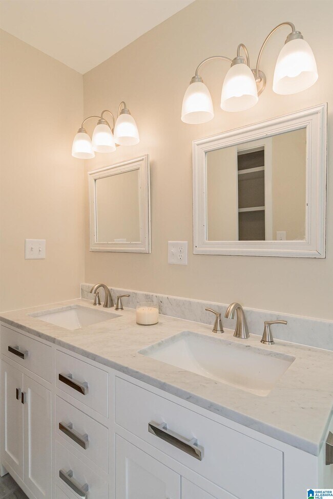 Building Photo - 615 Broadway St