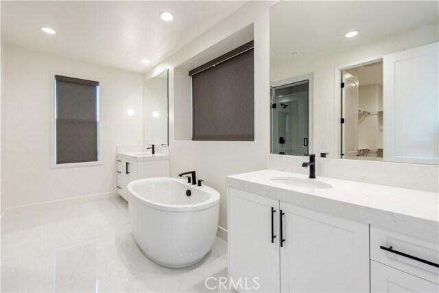 Building Photo - 150 Somera