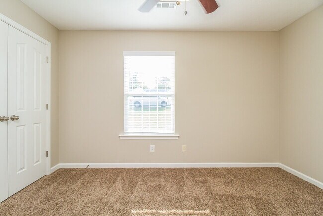 Building Photo - 2244 Rosecran Cir