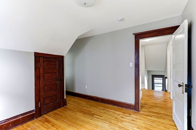Building Photo - 884 Iglehart Ave