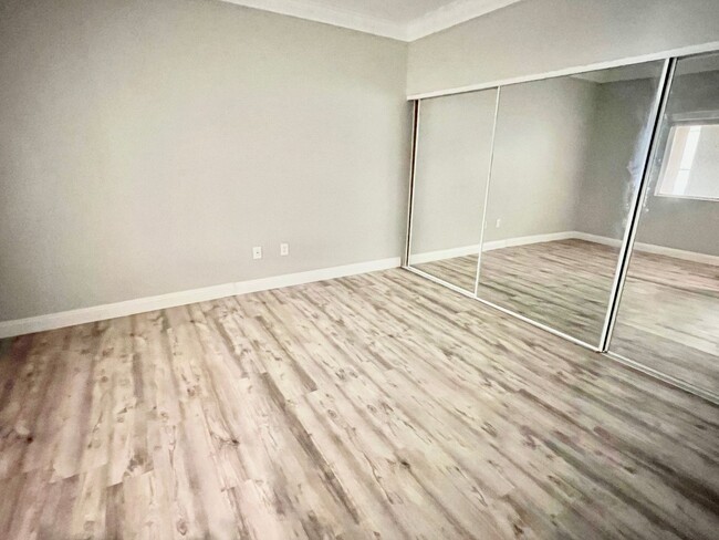 Building Photo - Meridian UNFurnished 1Bdr/1Bath Condo