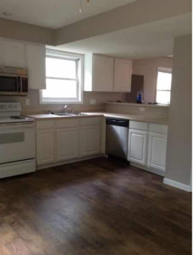 Building Photo - 3351 S Oaklawn Cir