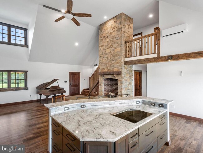 Building Photo - 42 Pine Grove Ln