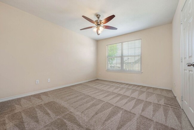 Building Photo - Available August 2026! 4 Bed, 3 Bath in Horse Haven Estates!!