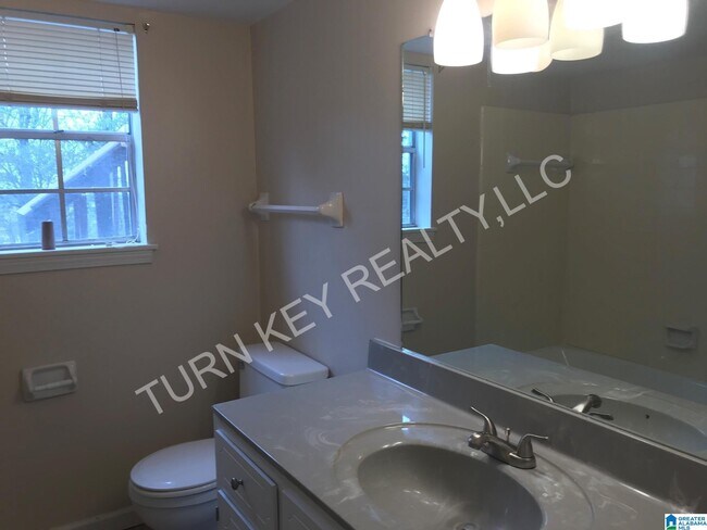 Building Photo - 2548 Janice Cir NE