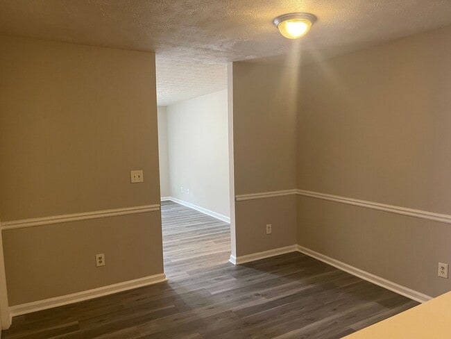 Building Photo - 5381-5383 Ridgemere Ct