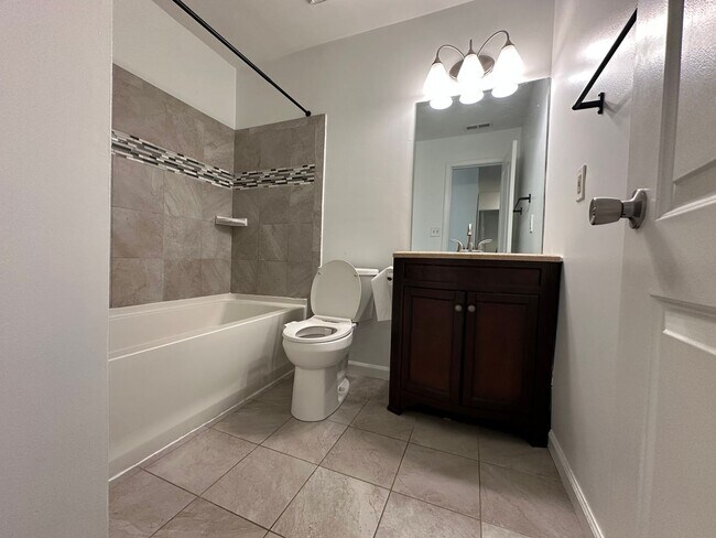 Building Photo - 61 Riverchase Dr