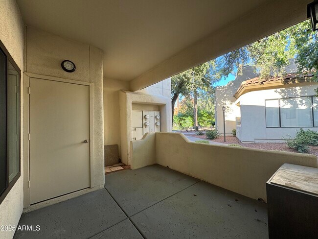 Building Photo - 750 E Northern Ave