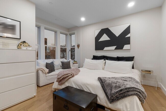 Building Photo - 202 Maverick St