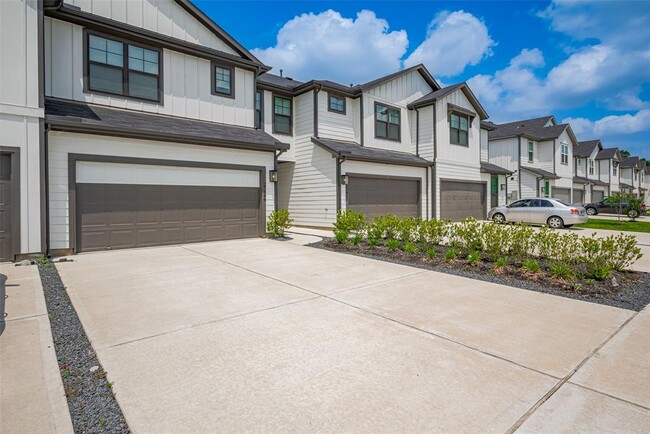 Building Photo - 27846 Western Crk Ct