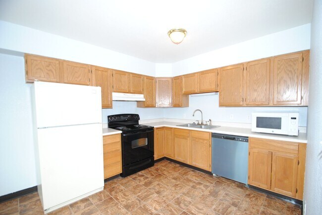Building Photo - 79 Slater Dr