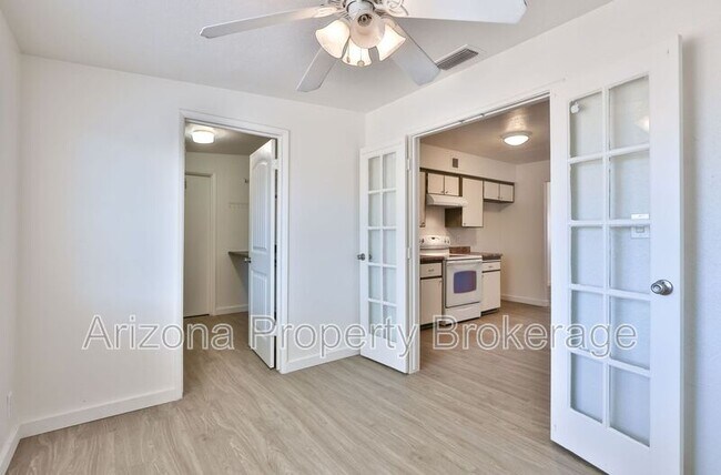 Building Photo - 3009 E Caballero St