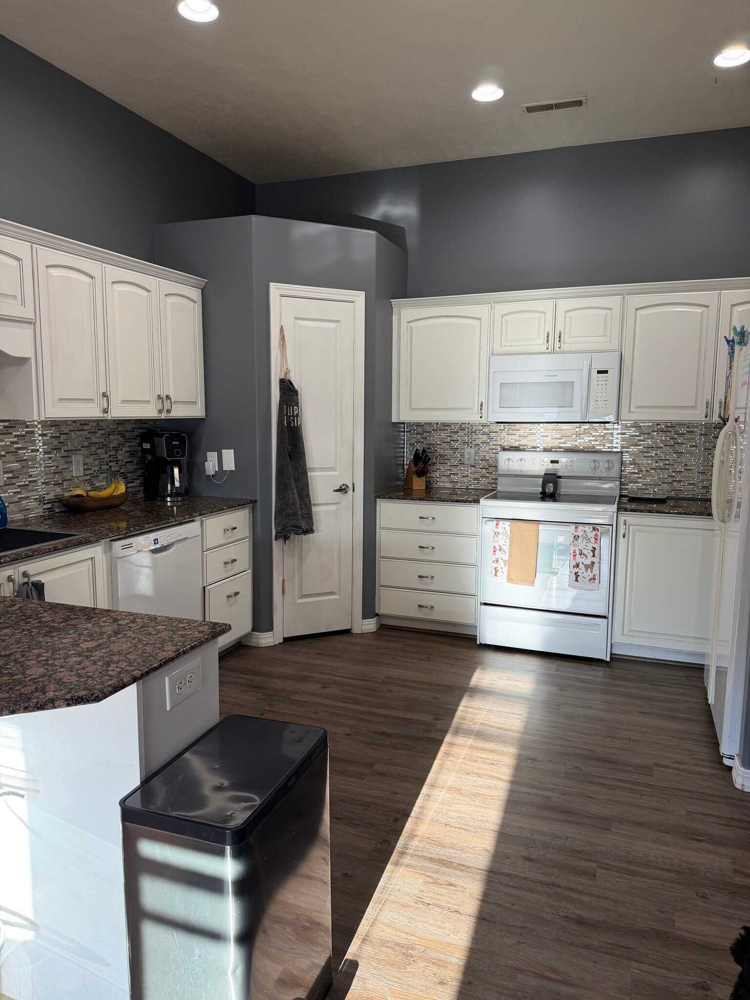 Building Photo - 70 N Main St