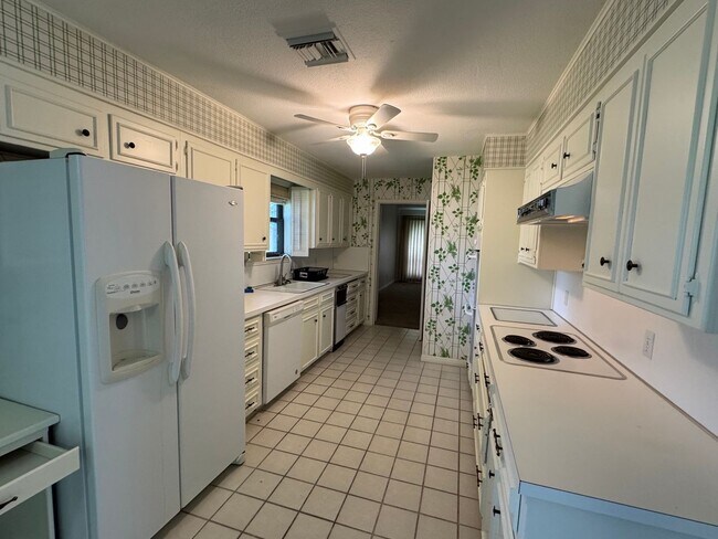 Building Photo - Beautiful Central Waco Home