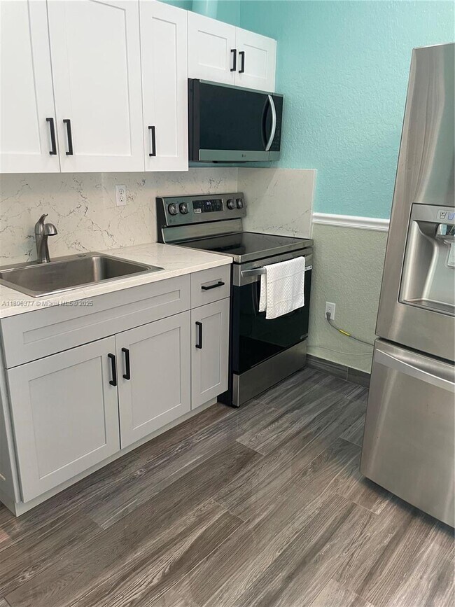 Building Photo - 240 NE 27th St