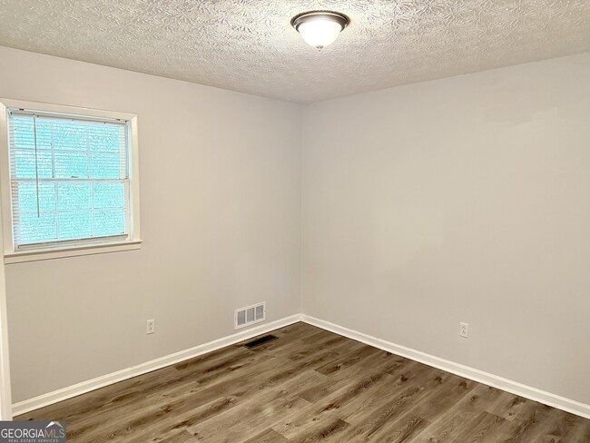 Building Photo - 88 Church St