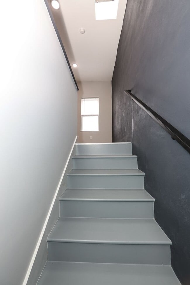 Building Photo - 3565 Kensington Ave