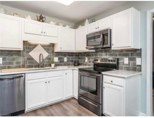 Building Photo - 5950 Bluestem Cir