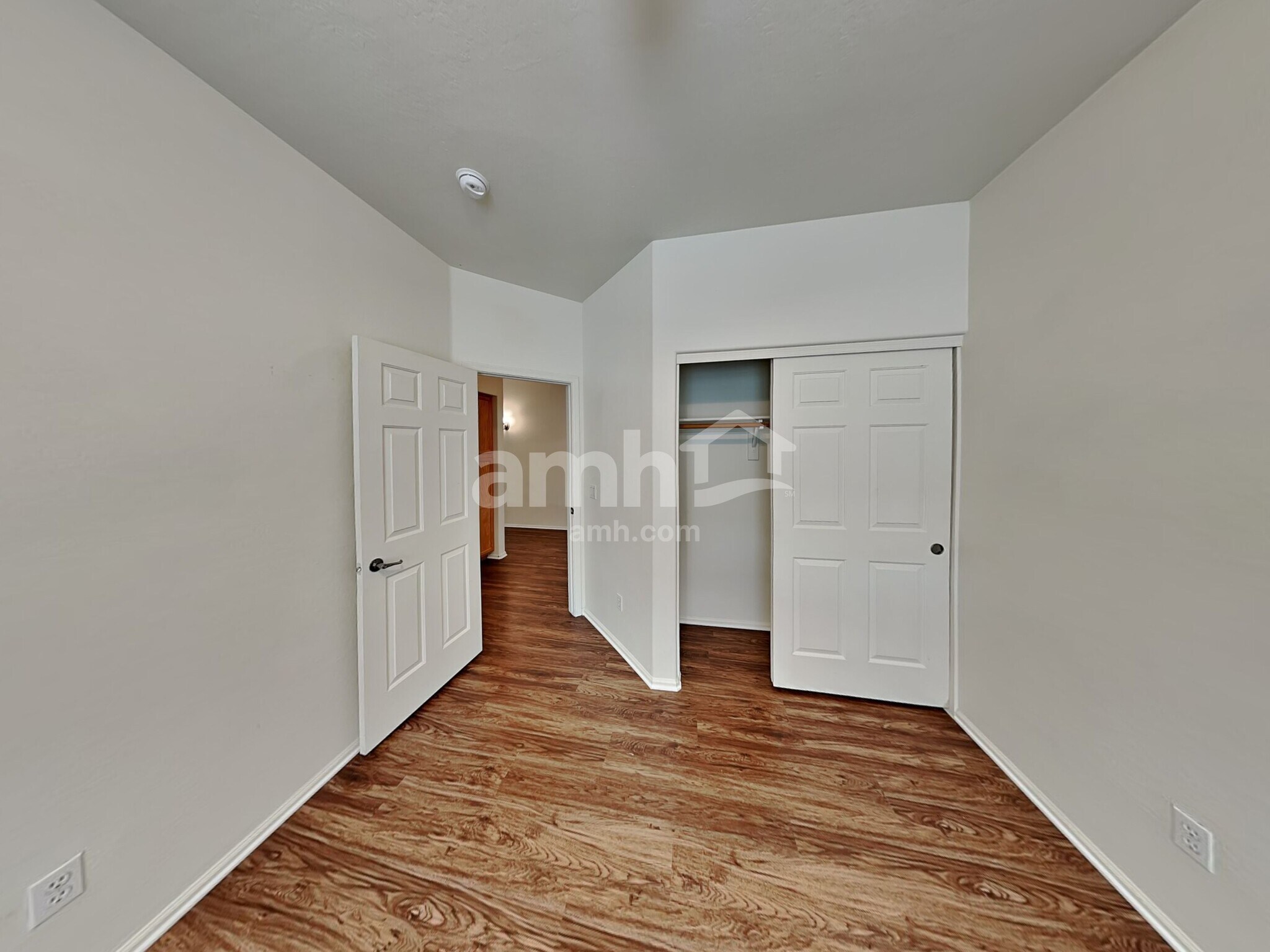 Building Photo - 1509 S 123rd Dr