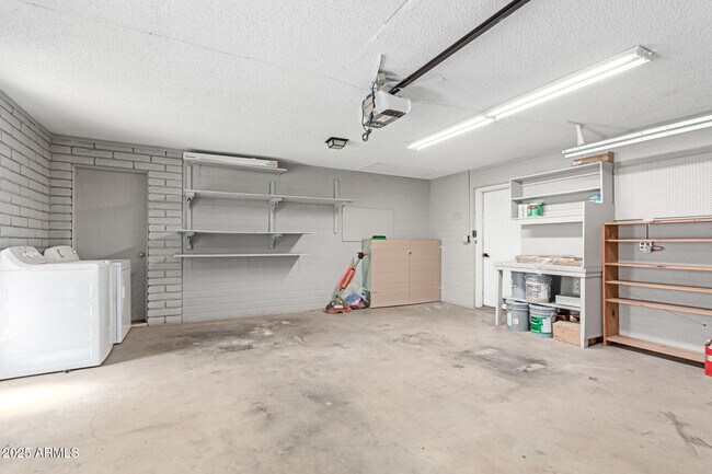 Building Photo - 6818 N 22nd Pl