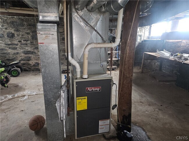 Building Photo - 1330 Midland Ave