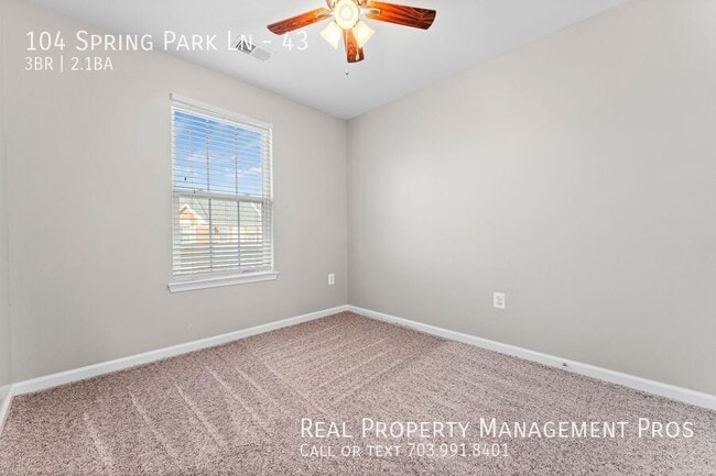 Building Photo - 104 Spring Park Ln