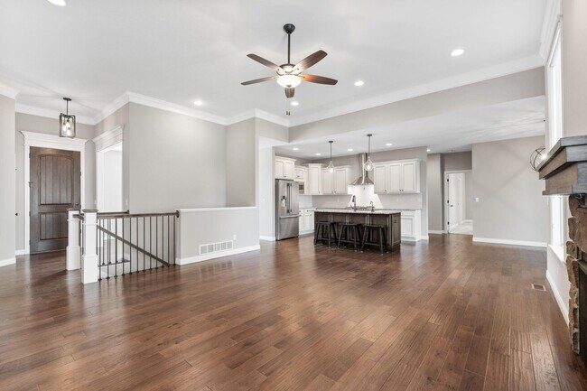 Building Photo - 1605 Labrador Dr