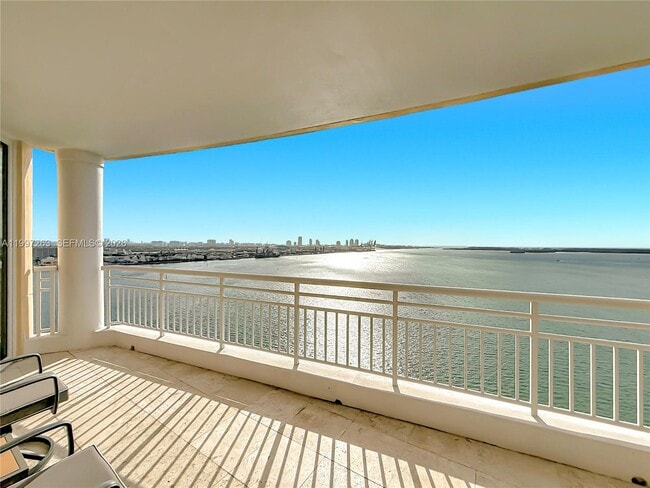 Building Photo - 808 Brickell Key Dr