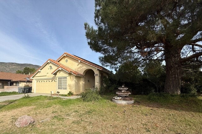 Building Photo - 3 Bed 2 Bath San Jacinto