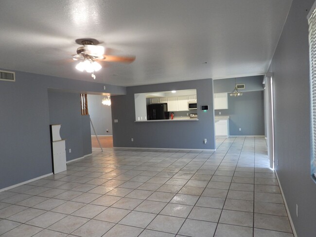 Building Photo - THIS HOME IS FOR LEASE UNTIL 8/31/2026 SHORT TERM.