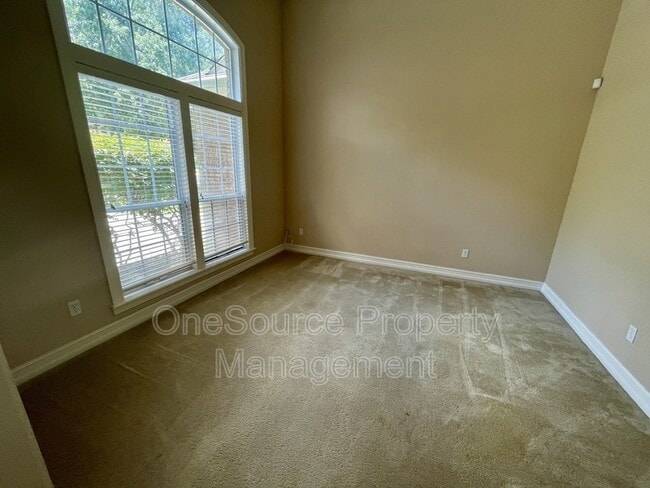 Building Photo - 979 Watersview Dr